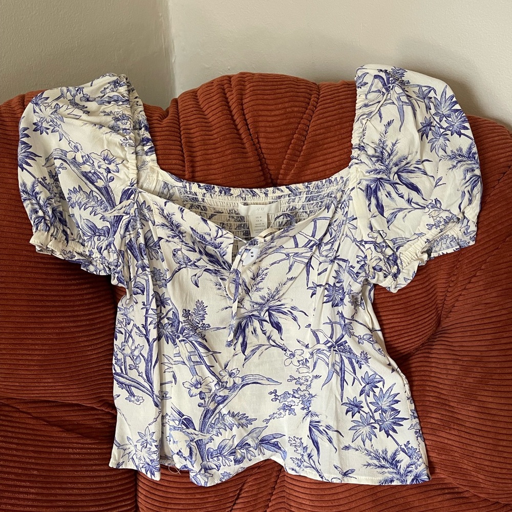 NWT puff sleeve top